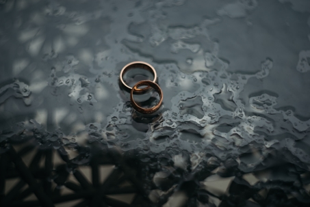 wedding rings in rain